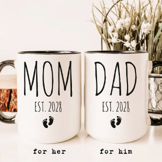 Taza Mamá y Papá | Revelación de Bebé con Letra Elegant