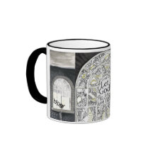 Taza manejada negra quebrada pero no rota