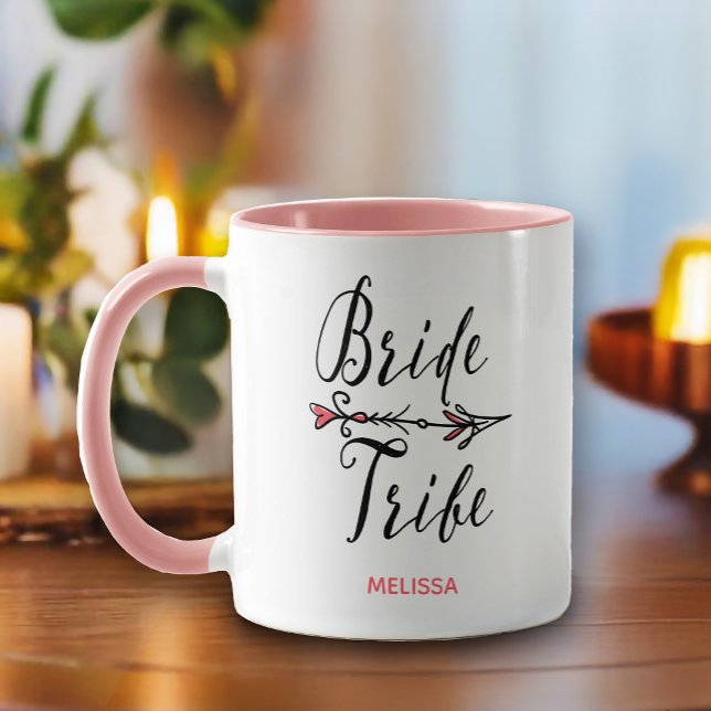Taza Mano de la tribu de novias con flecha dibujada Bod (Everyone in your bridal tribe can have their own mug. This mug has a bohemian style)