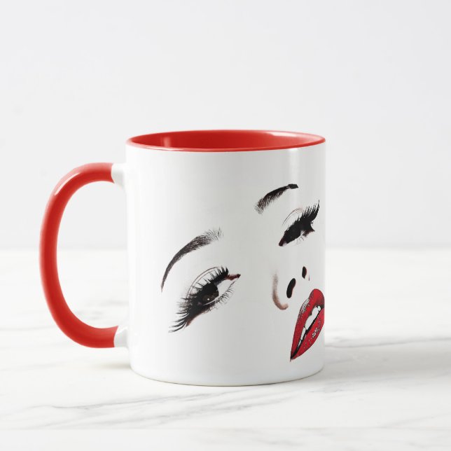 Taza Maquillaje Ojos Oscuros Labios Rojos Mujeres Cara  (Izquierda)