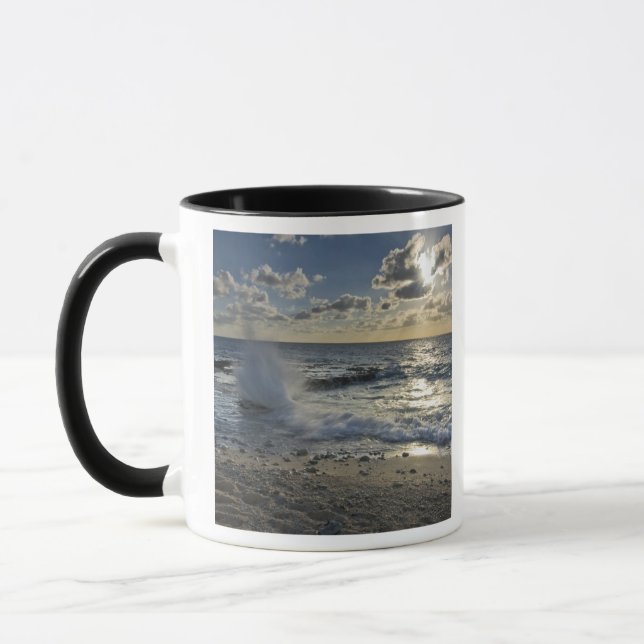 Taza Mar Caribe, Islas Caimán.  Olas rompientes (Izquierda)