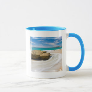 Taza Marea del Océano Gira en la Playa