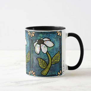 Taza Margarita blanca en el fondo azul - collage