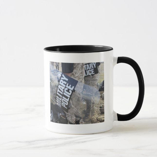 Taza Marines y marineros estadounidenses con equipo ant (Derecha)