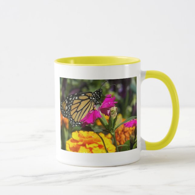 Taza Mariposa de monarca en la maravilla-taza rosada (Derecha)