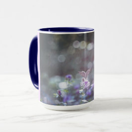 Taza Mariposa en las flores silvestres