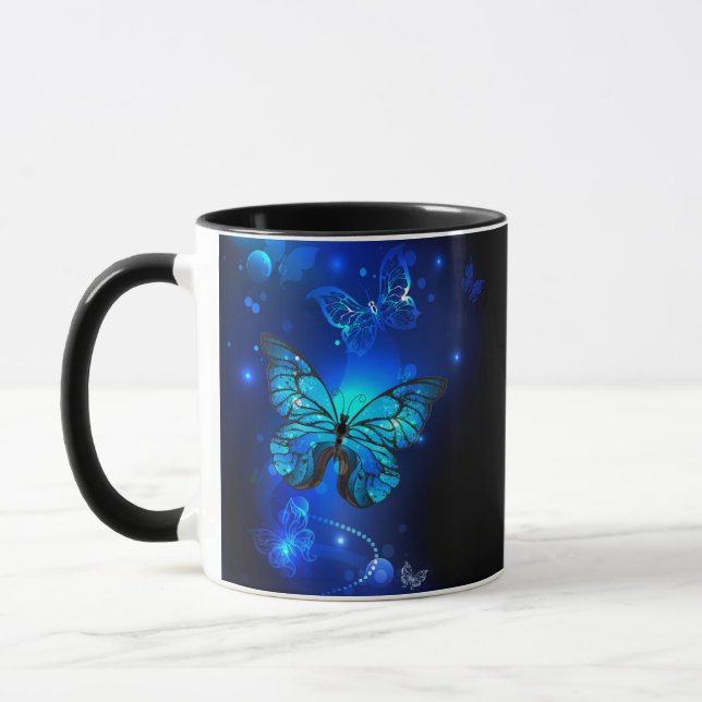 Taza Mariposa morfo en el fondo oscuro (Izquierda)