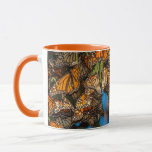Taza Mariposas monarca migratorias se aferran a las hoj