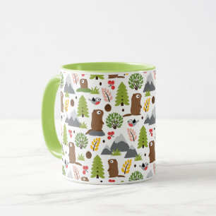 Taza Marmotas en un claro de la montaña