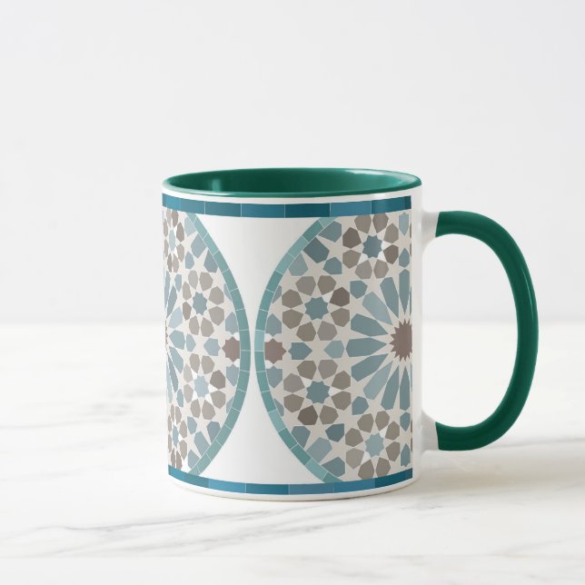 Taza Maroon and Green Geometric Pattern Mug (Derecha)
