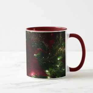 Taza Maroon y el árbol de Navidad dorado I foto de vaca