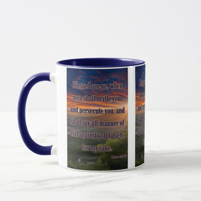 Taza Mateo 5:11 Biblia KJV versus foto de dos tonos (Izquierda)