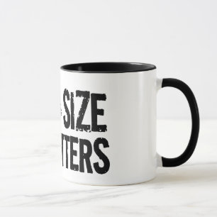 Taza ¡Materias del tamaño! Diseño divertido de la pe