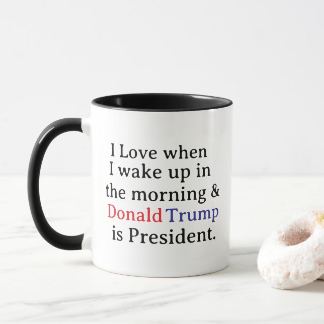 Taza Me encanta cuando me despierto... y Trump es presi (Con donut)