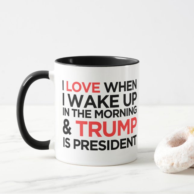 Taza Me Encanta Cuando Me Despierto Y Trump Es Presiden (Con donut)