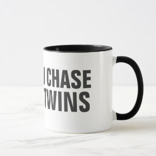 Taza Me resuelvo apenas embromando persigo a gemelos