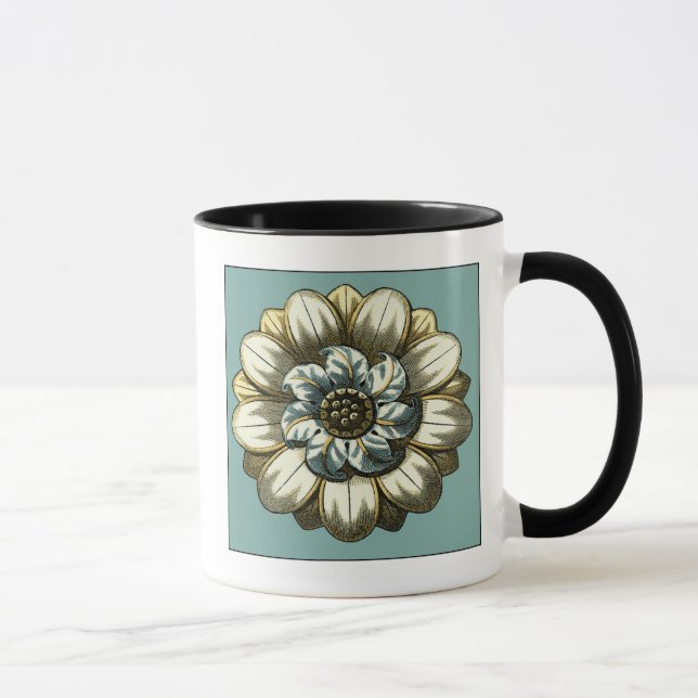 Taza Medallón Ornate Floral sobre fondo azul claro (Derecha)