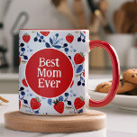 Taza Mejor foto del patrón de fresa de mamá<br><div class="desc">El mejor regalo fotográfico personalizado del patrón de fresa de la mamá: ¡Dale a la mamá o a la abuela un regalo personalizado supremo con foto y encanto! Esta adorable taza, salpicada con un patrón de baya dulce y fresa, te permite añadir tu propio mensaje personalizado y una foto favorita...</div>