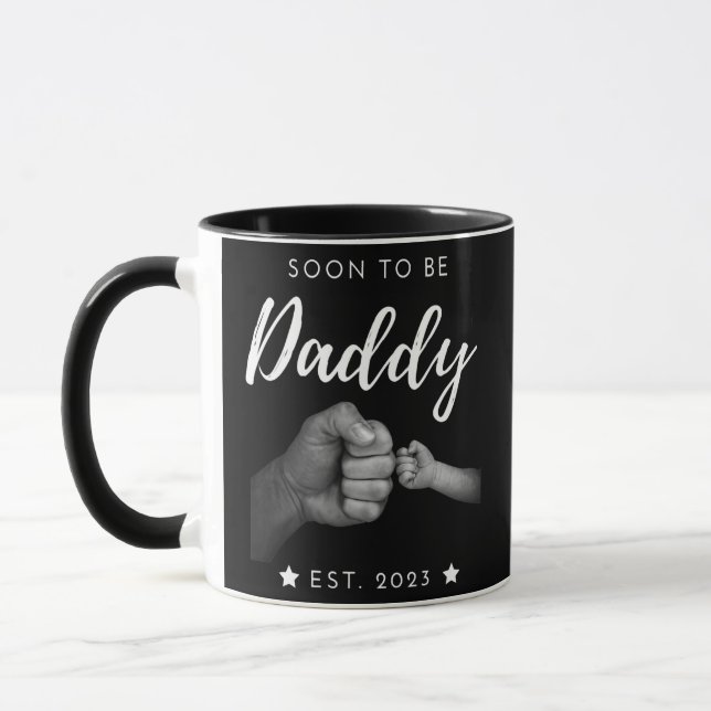 Taza Mens Soon To Be Daddy Est 2023 Retro Fathers Day (Izquierda)