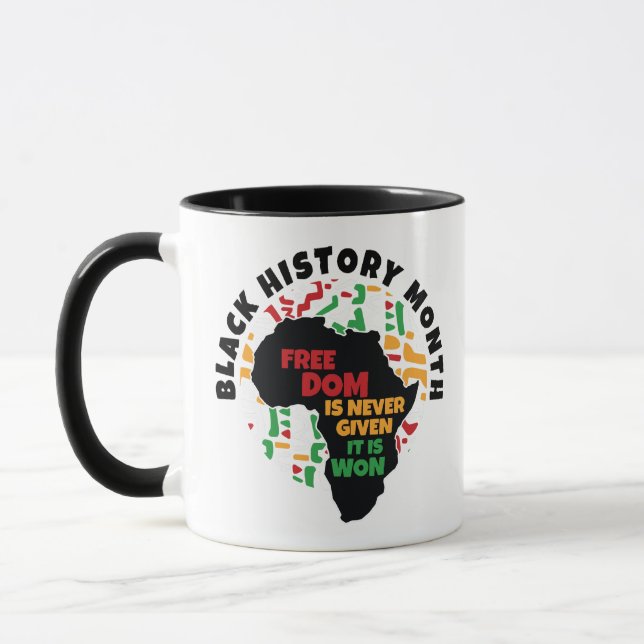 Taza Mes de la Historia Negra La libertad nunca se da,  (Izquierda)