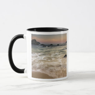 Taza México, Guerrero, Zihuatanejo.  Surf a lo largo d