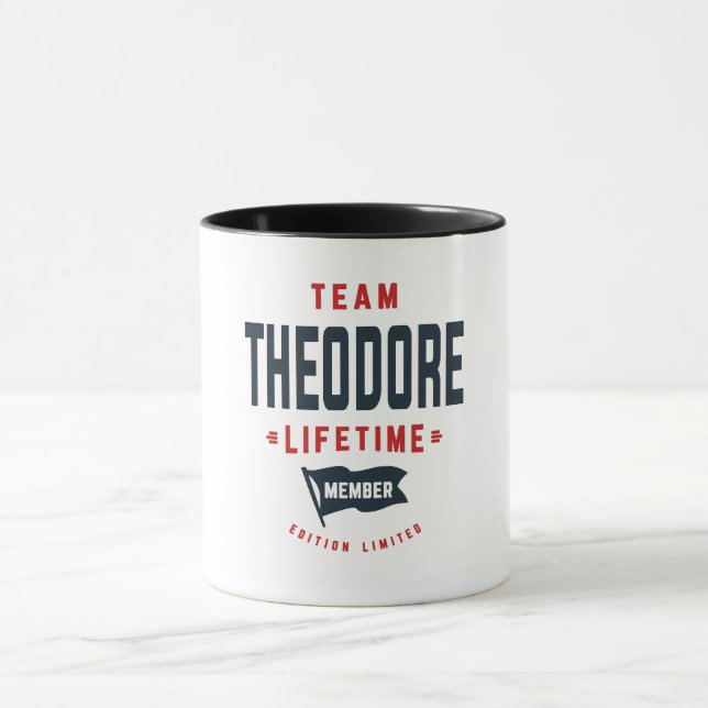Taza Miembro del equipo Theodore Lifetime Funny Name Th (Centro)