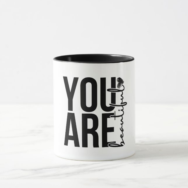 Taza Minimalist “Beautiful” Typography Design – Black a (Centro)