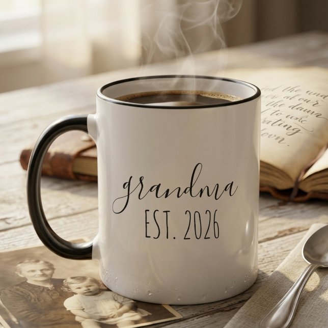 Taza Minimalist Grandma Est Year Elegant Script Design (Subido por el creador)