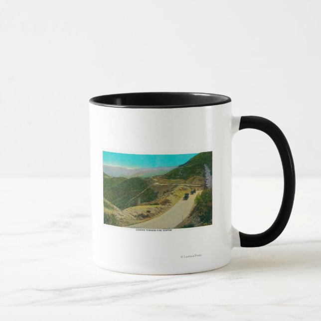 Taza Mirando hacia la ruta del cañón de Piru, CA (Derecha)
