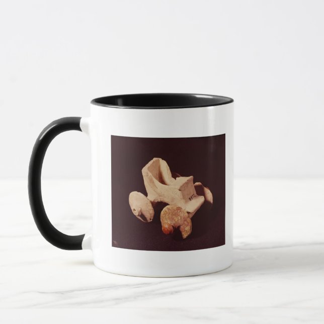 Taza Modelo de un carro, 2000-1595 A.C. (Izquierda)