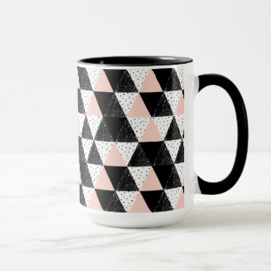 Taza Modelo geométrico dibujado mano del triángulo