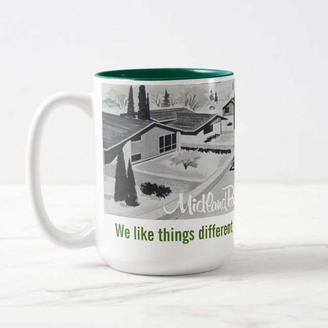 Taza moderna de la arquitectura de los mediados de (Izquierda)