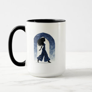 Taza moderna de silueta celestial andante