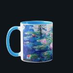 Taza Monet Pink Water Lilies<br><div class="desc">Una jarra de nenúfares rosa de Monet con hermosos nenúfares de agua rosada flotando en un tranquilo estanque azul con colchonetas de lirios. Un gran regalo de Monet para los amantes del impresionismo y del arte francés. Impresionismo natural sereno con flores y paisajes pintorescos de estanques.</div>
