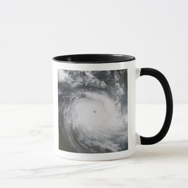 Taza Monica del ciclón en el Océano Pacífico meridional (Derecha)