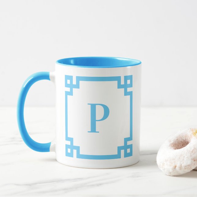 Taza Monograma de borde de clave griega azul cielo clar (Con donut)