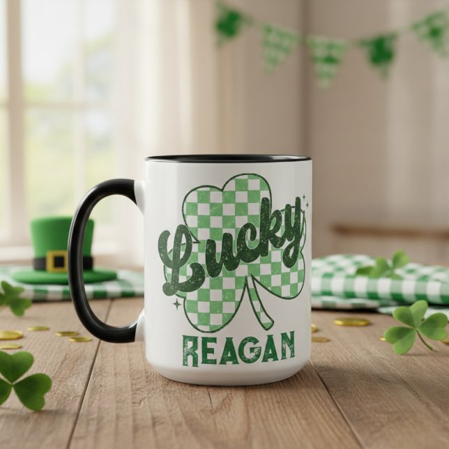 Taza Monograma del Día de San Patricio del Shamrock Luc (Retro Lucky Shamrock St Patrick's Day Monogram Mug)