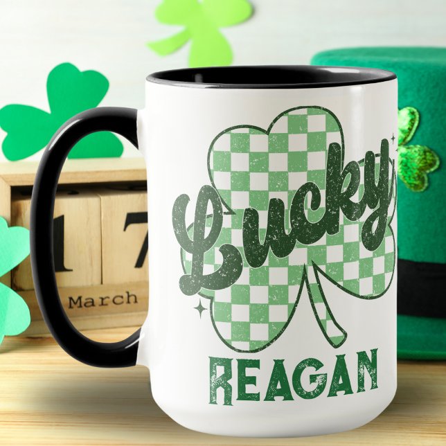 Taza Monograma del Día de San Patricio del Shamrock Luc (Retro Lucky Shamrock St Patrick's Day Monogram Mug)