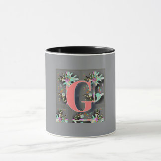 Taza Monograma Floral G Negro Interior Gris Exterior