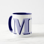 Taza Monograma inicial minimalista moderno<br><div class="desc">Mug de Monograma Inicial Minimalista Azul de la Marina. Crea tu propia taza personalizada con el nombre inicial del personalizado.</div>