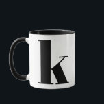 Taza Monograma moderno Letra inicial k negro y blanco<br><div class="desc">Monograma moderno de k en blanco y negro. Si su carta preferida no funciona en esta taza,  por favor vea la colección de mug de monograma para la carta que desea o contacte conmigo.</div>
