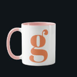 Taza Monograma moderno Letra inicial Naranja rosa<br><div class="desc">Monograma moderno con la letra de su elección,  en rosa y naranja.</div>