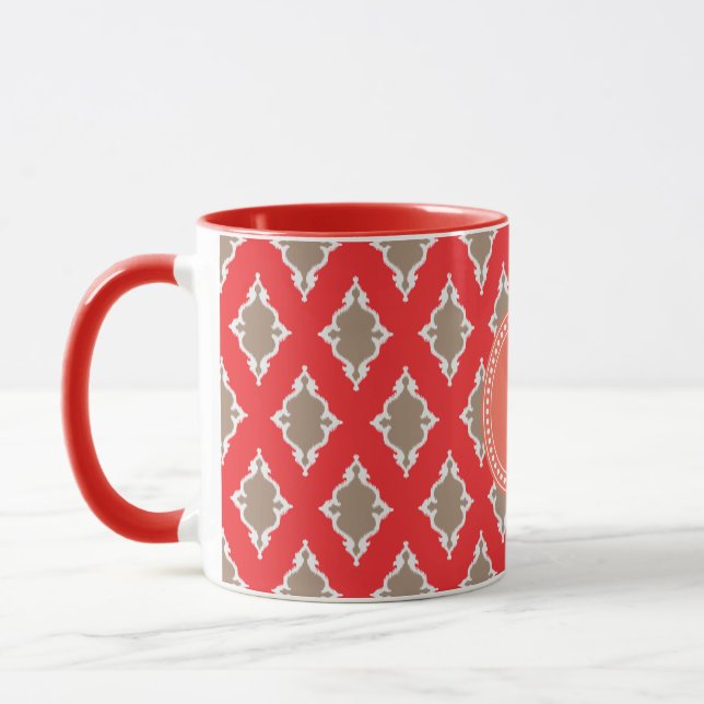Taza Monograma tribal del modelo del ikat rojo femenino (Izquierda)