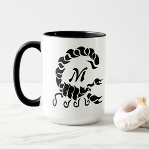 Taza Monograma tribal negro de escorpión