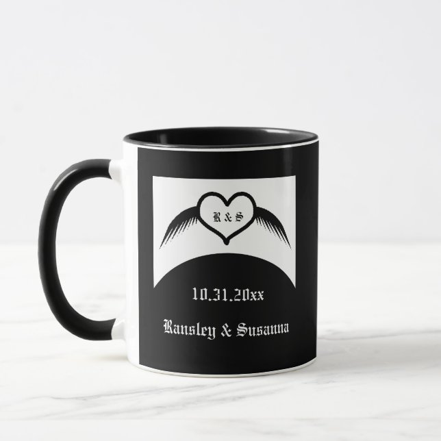 Taza Monogramado Boda gótico Personalizado del corazón  (Izquierda)