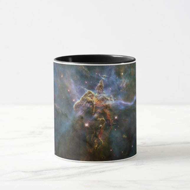 Taza Montaña mística en el espacio hubble de la nebulos (Centro)