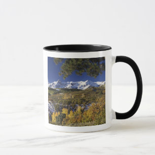 Taza Montañas San Juan y árboles de Aspen en colorido o
