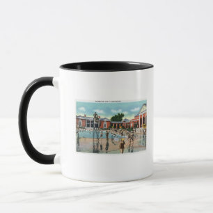 Taza Muchedumbres en la piscina del balneario de