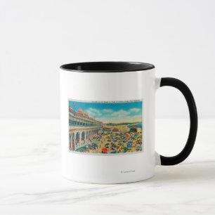 Taza Muchedumbres en la playa delante del casino