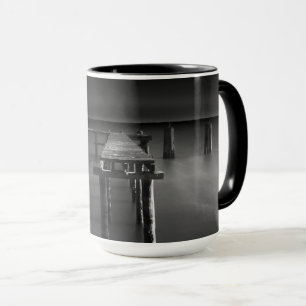 Taza Muelle abandonado en el lago Monroe